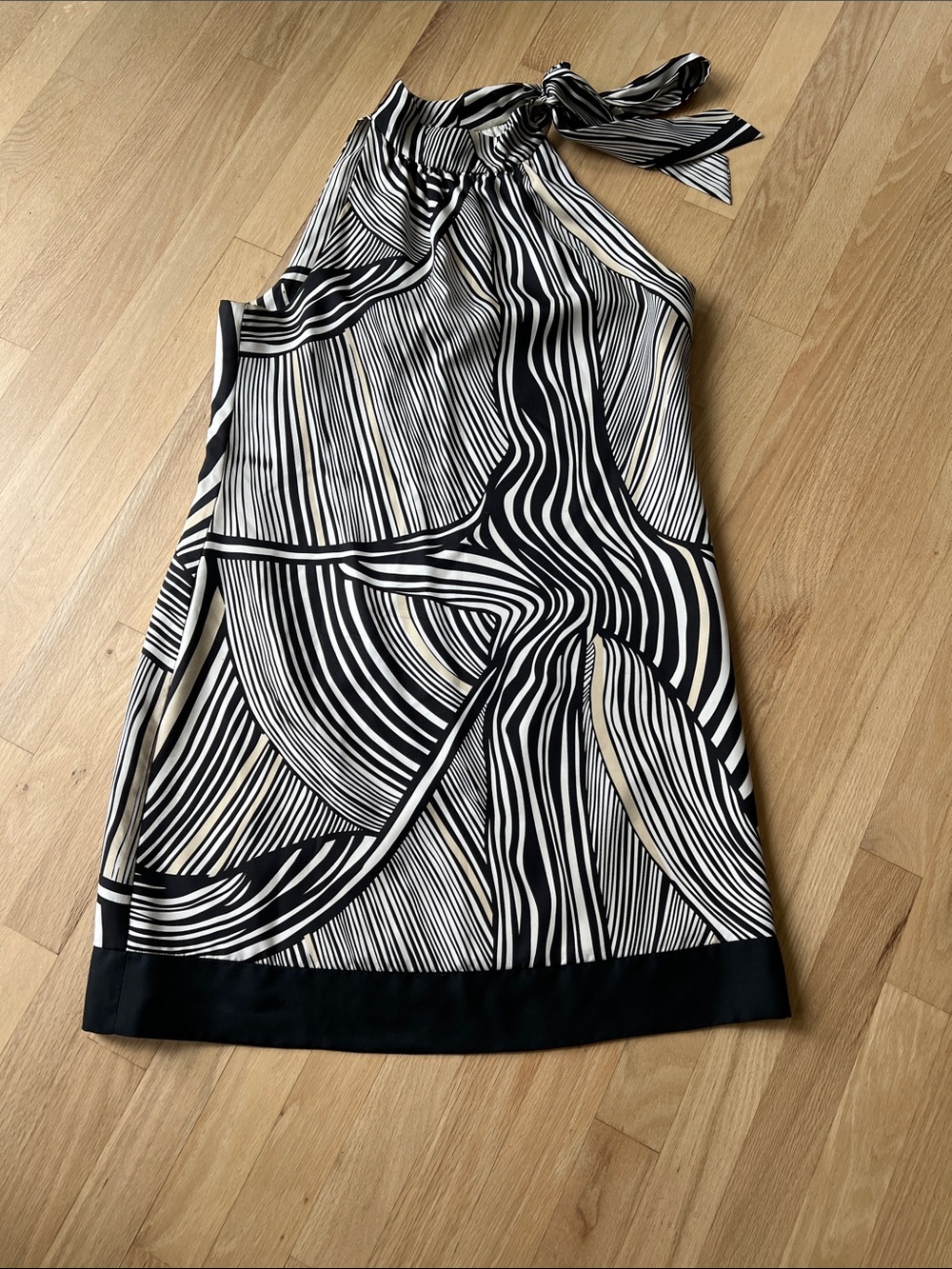White House Black Market Black & White silk  Tie-Neck Dress. Fully lined
